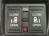 【両側パワースライドドア】両側がパワースライドドアになっており、運転席のスイッチやスマートキーでも開閉が可能です!開口部も広いので乗り降りも楽々♪