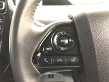【ステアリングスイッチ】前方から目を離したり、ステアリングから手を離すことなく、手元のスイッチで様々な操作が行えます。
