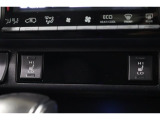 運転席と助手席には寒い日の肩や腰、冷えやすい下肢を温めてくれるシートヒーターが付いております!