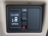 【片側パワースライドドア】嬉しいパワースライドドア装備!大きな荷物で両手がふさがっているときや、お子様の急なドア開閉による事故も防げて便利です。