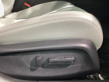 電動シートなので、お好みのシートポジションへの移動もスムーズに行えます。
