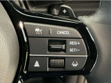 【アダプティブ・クルーズ・コントロール】予め設定した車速内でクルマが自動的に加減速。 前走車との適切な車間距離を維持しながら追従走行し、高速道路でのドライバーの疲労を軽減してくれる嬉しい機能付♪