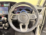 ステアリングスイッチ搭載!手を離さずに手元のスイッチで操作が可能。運転中、視線をそらさなくても操作ができて安全です!