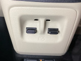パワーウインドウは運転席で全席のドア2枚とも上下の操作ができるようになっています。