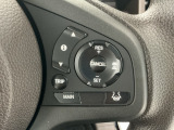 【アダプティブ・クルーズ・コントロール】予め設定した車速内でクルマが自動的に加減速。 前走車との適切な車間距離を維持しながら追従走行し、高速道路でのドライバーの疲労を軽減してくれる嬉しい機能付♪