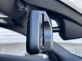 【ルームミラー一体型ETC】BMWといえばルームミラー一体型のETC。ドライバーから差し込めるかたちになっておりますので、差し忘れの際も慌てずにご利用いただけます。