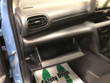車内の整理整頓に役立つ、多彩な収納スペースが配置されています。