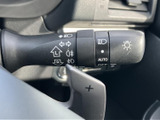 レバーには各種表示がまとまり、運転席から機能を確認しやすい仕様です。周辺の操作部と合わせて視線を大きく動かさずに把握しやすく、日常の運転を支える扱いやすい設計です。