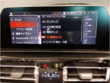 【ⅰドライブナビゲーション】文字情報も鮮明に表示する高解像度カラーディスプレイを採用。視認性に優れた地図デザインと特徴的な建造物を目印にした描写表示で現在位置を把握できます。地図データの更新も可能です