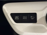 EVモードスイッチが付いているので、早朝・深夜の住宅街や屋内駐車場などで、騒音や排気ガスを気にすることなく走行出来ます。