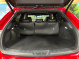 普段のお買い物や通勤、送迎等に十分な荷室スペースを確保しております。セカンドシートを倒すと、大きな荷物の積載も可能です♪
