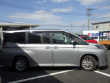 国の指定を受けた自社工場で、整備士が車検と点検整備を行っております。