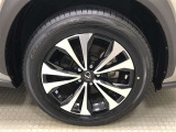 18インチ純正アルミホイール(225/60R18)装着です。
