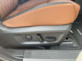 HDMI付き。ここには歴代のエクストレイルの姿が