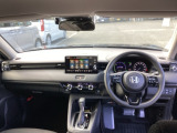 ご覧のように、視界が広く運転しやすいように設計されています。また、フルオートエアコンで快適です。
