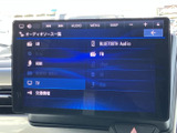音源の一覧からTVを選択できるメニューを備えています。停車中にテレビ番組などの映像を楽しめ、休憩時の気分転換にも便利。視聴は停車中にお楽しみください。