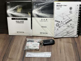 取扱い説明書もしっかり付いてます。中古車ですので、意外とない車も多いんですよ。