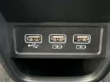 USBポート、チャージャーユニットです。