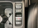 セレクターノブの下に、異なる加速感を楽しめるドライブモードスイッチがついています。一般道、スポーツ走行、エコ走行など、シーンに合わせて加速感を楽しめるドライブモードスイッチです。