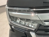 LEDヘッドライトは、点灯の瞬間から最大光量を発揮し、突然暗くなるトンネルなどでの安定感を高めます。
