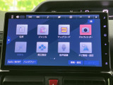 ナビゲーションや音声認識、ハンズフリーなどの項目が並び、必要な機能を画面から選びやすい構成です。お出かけ先の検索から普段の移動まで役立ちます。