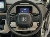 運転にかかわる様々な操作を安全に行えるように視点移動が少なく操作性に配慮されたスイッチ類が凝縮されたコクピットです。