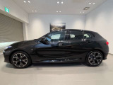 BMWではロングホイールベースの採用をしており、すべての車種に適用され、走行中の安定感の向上されております。また室内空間の広さにも貢献しております。