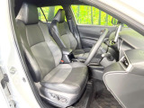 運転席まわりには十分なスペースがあり、大柄な方でもゆったり運転していただける環境です。