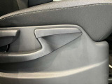 運転席はご自身の適切な運転ポジションへ移動可能なラチェットが付いております。