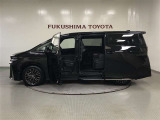 【まるごとクリーニング】シートを取り外し、車内を徹底洗浄。隅々まで丁寧に仕上げています。