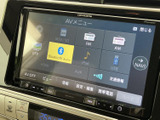 AVメニューにはラジオやテレビ、Bluetooth Audio、USBなどの選択肢が並びます。画面から使いたい項目を選べる構成で、移動中の音楽や放送を楽しみたい場面に活用できます。