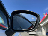 斜め後方から接近する車両を感知します。