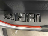パワーウィンドウスイッチで運転席から全席の窓の開閉ができます♪