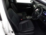 厚みがあって、座り心地が良いソファーのようなシート。運転席も助手席もリラックスしてゆったり座れます