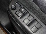 電動格納式ドアミラー・パワーウインドウを装備しています。