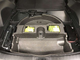 【パンク修理キット】補修材が入ったボトルとコンプレッサーがセットになっています。