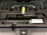【パンク修理キット】補修材が入ったボトルとコンプレッサーがセットになっています。