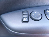 ドアミラーの鏡面の調節、格納は運転席からすべて操作できます!