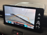 バックカメラを装備!後退時にナビ画面へ車両後方の映像を表示し、目視では確認しにくい場所の安全確認をサポート。狭い駐車場での車庫入れや縦列駐車にも役立つ、嬉しい装備です。