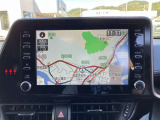 純正ナビを装備。タッチパネル式で使いやすく、お出かけもラクラクです。