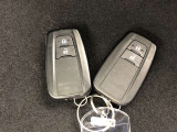 スマートキー2本付き!キーをポケットやカバンに入れておくだけでドアの施錠・開錠やエンジンスタートの操作が簡単です!
