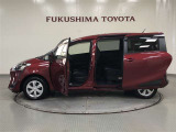 【まるごとクリーニング】シートを取り外し、車内を徹底洗浄。隅々まで丁寧に仕上げています。