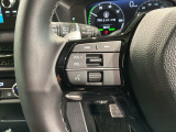 ステアリングにオーディオ操作スイッチが付いています。オーディオ画面に直接タッチしなくても操作が出来ますので、運転に集中できます。