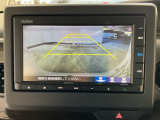 【バックカメラ】運転が苦手な方も車庫入れラクラクです!ギアをリバースに入れれば自動的に切り換わりますので、面倒な操作は不要です♪狭い駐車場もお車を傷つけず安心ですね!