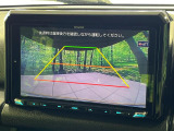 【バックカメラ】駐車時に後方がリアルタイム映像で確認できます。大型商業施設や立体駐車場での駐車時や、夜間のバック時に大活躍!運転スキルに関わらず、今や必須となった装備のひとつです!