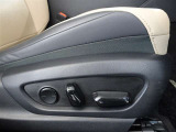パワーシート搭載。微妙な調整が手軽にでき、ピッタリのポジションで運転することが可能です。