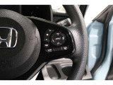 Hondaセンシングの機能のひとつ、アダプティブクルーズコントロール付!アクセルから足を離しても設定したスピードと前車との車間を保ち走行してくれます!車線維持もアシスト☆高速道路で疲労軽減ですね☆