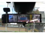 スマートルームミラーです。後方確認もカメラで見やすくなっております。