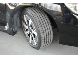 タイヤサイズは215/50R17です。