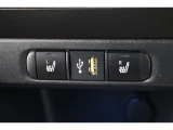 運転席と助手席には寒い日の肩や腰、冷えやすい下肢を温めてくれるシートヒーターが付いております!